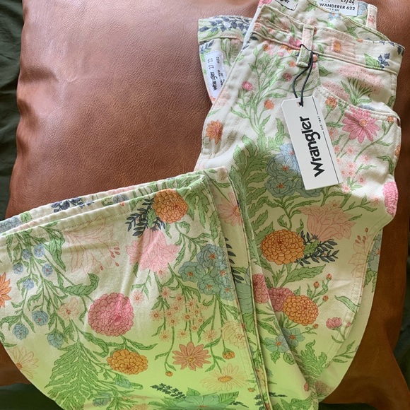 Floral Wrangler bell bottoms - Picture 2 of 5